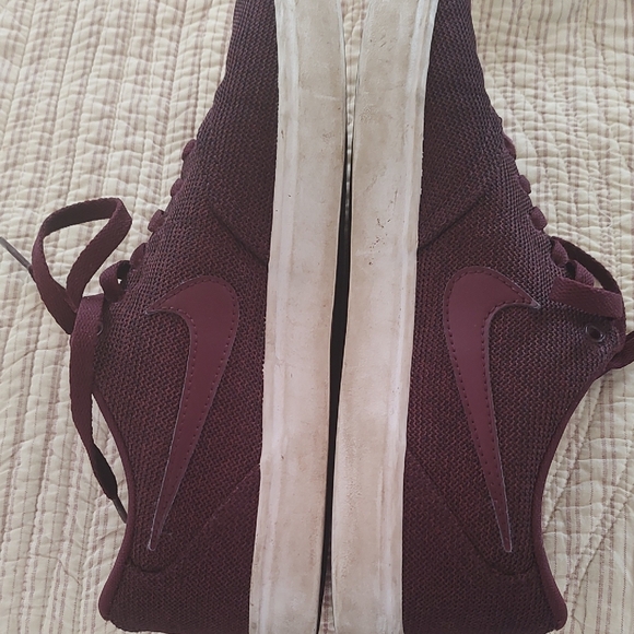 Nike SB Maroon Sneakers - Picture 3 of 4
